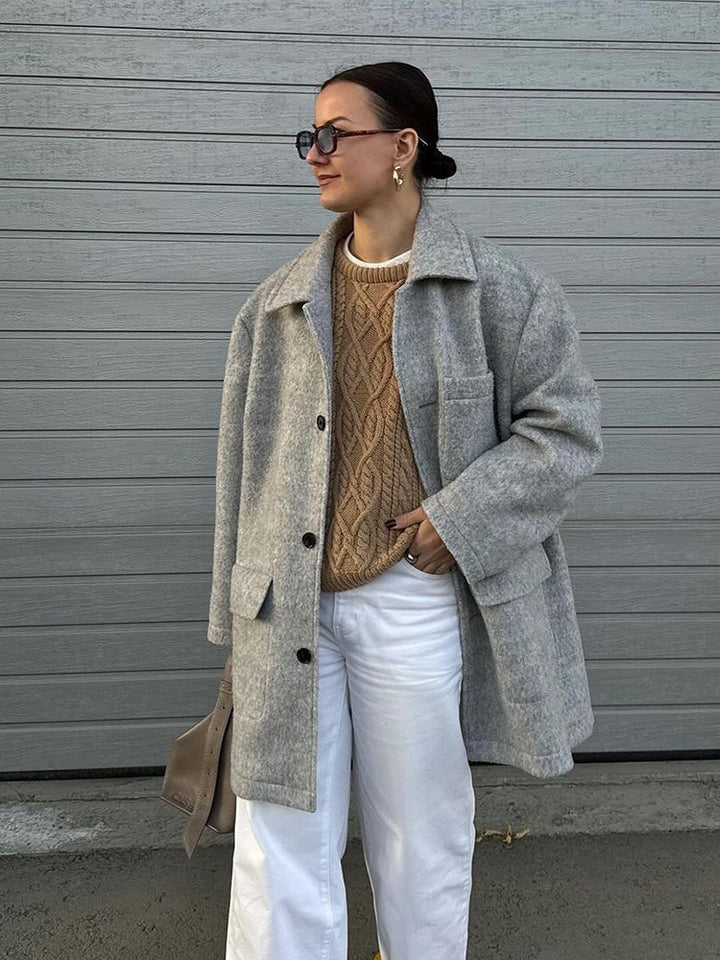 Women’s wool blend coat in boxy style with shirt collar, applied flap pockets, and button closure Amarae
