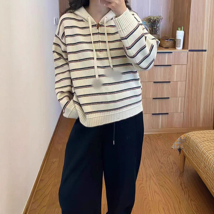 Sweat à capuche féminin à la mode avec motif à rayures texturé Chic & Stil