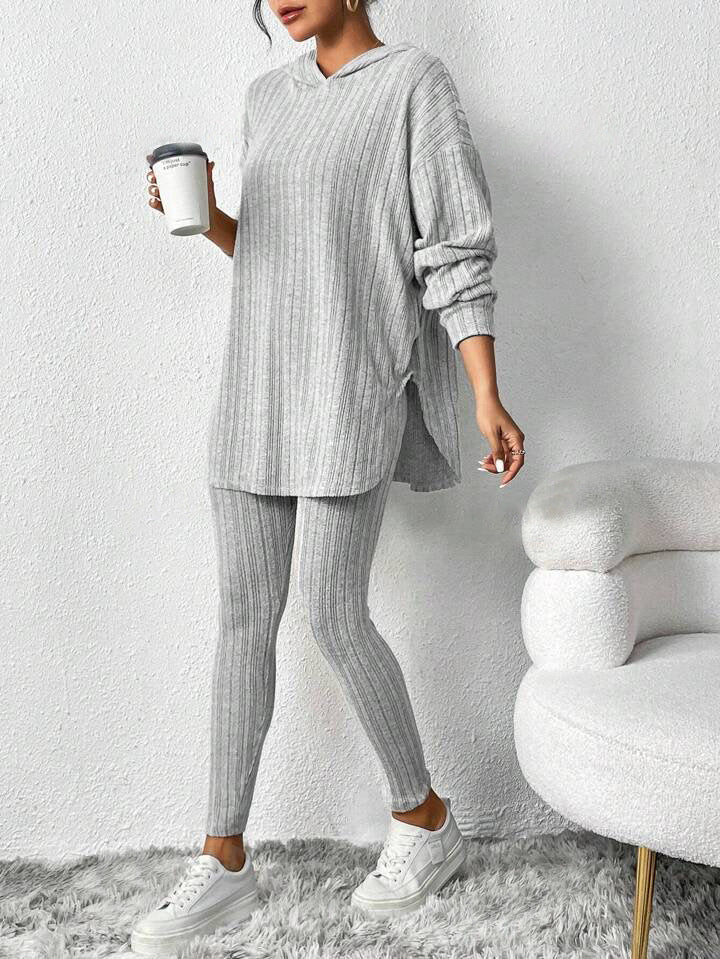 Casual outfit for ladies with oversized sweater and leggings Lune London