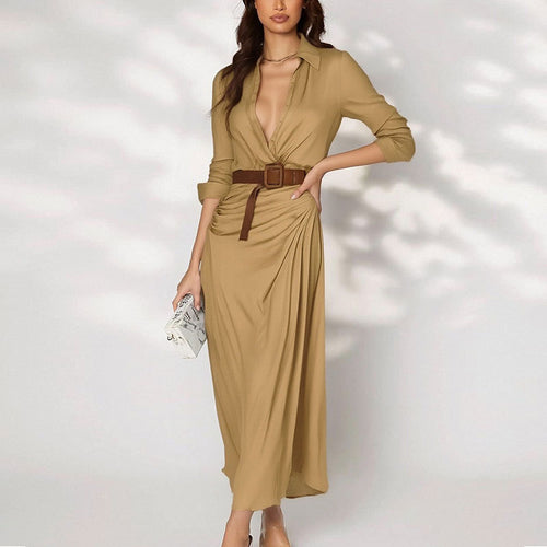 Robe maxi pour femmes avec décolleté en V profond et détails définissant la taille Chic & Stil
