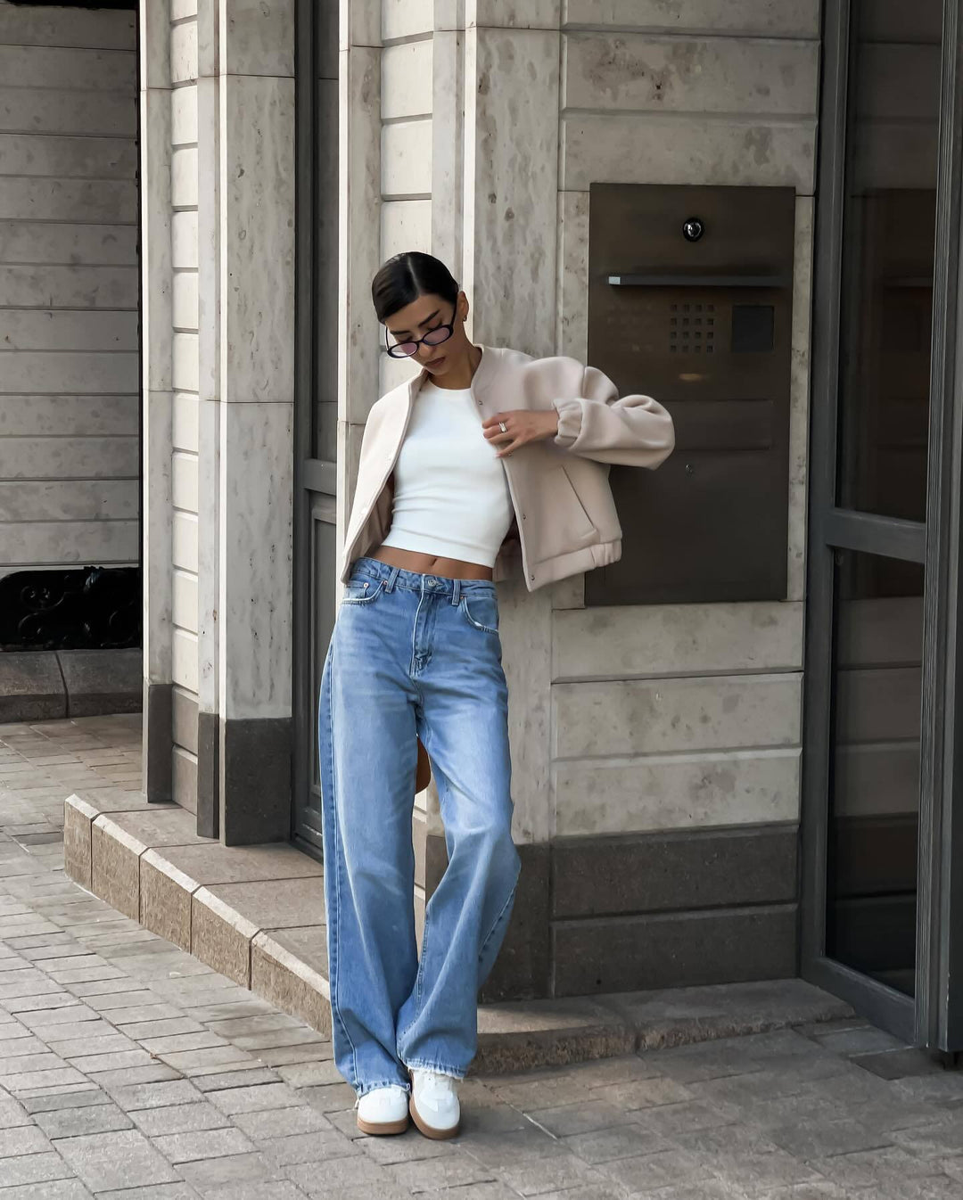 Casual bomber jacket for women with elastic cuffs and chic fashionable cut