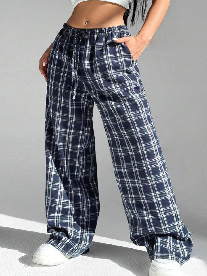 Casual tartan pants for women with a wide cut and elastic waistband Lune London
