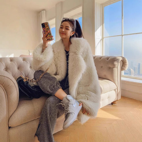 Women Plush Faux Fur Jacket with a Loose Silhouette Amarae