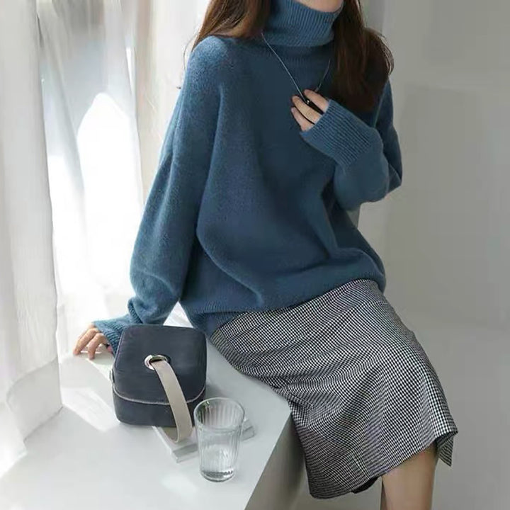 Comfortable turtleneck sweater for women in high-quality wool blend Lune London