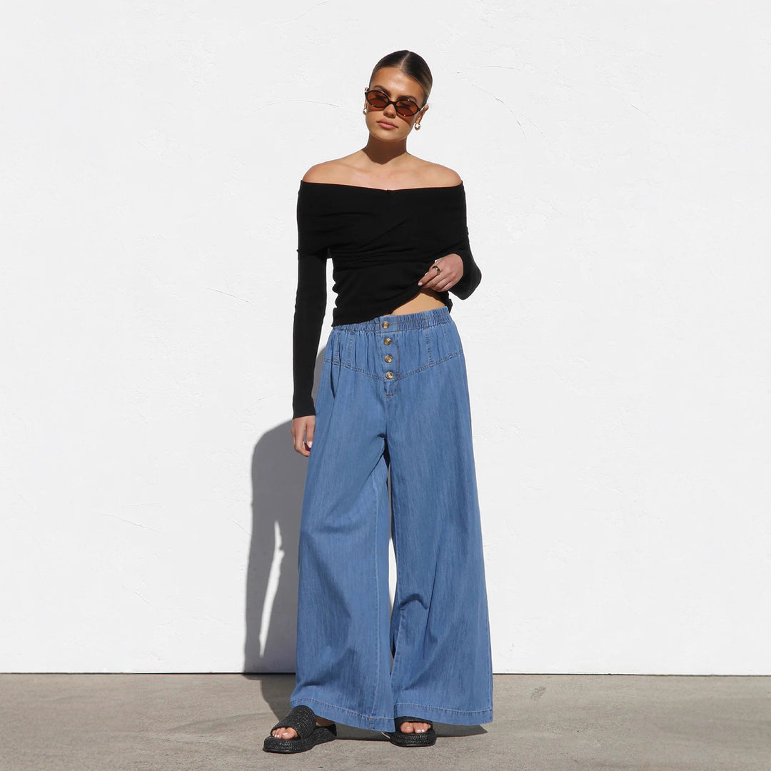 Wide denim pants for women with elastic waistband and button details Chic & Stil