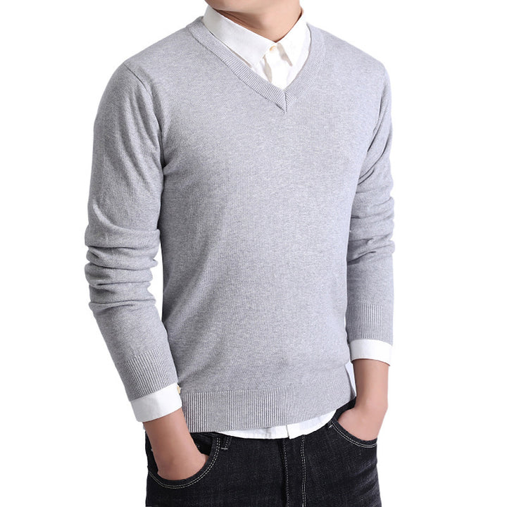 Trendy V neck sweater for men in soft cotton Lune London