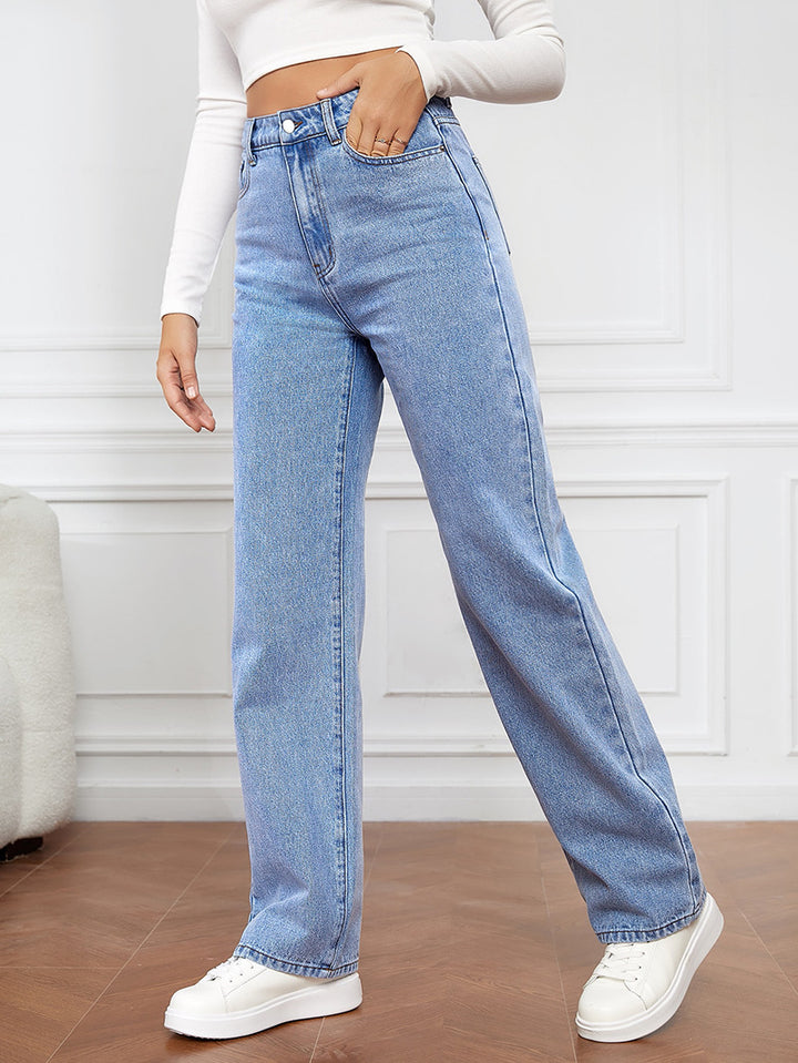 High-waisted women's jeans with a wide fit, casual look, and classic pockets Chic & Stil