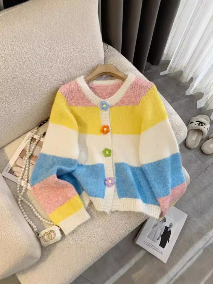 Cardigan pour femmes à motifs avec des détails de boutons colorés et une coupe décontractée Chic & Stil