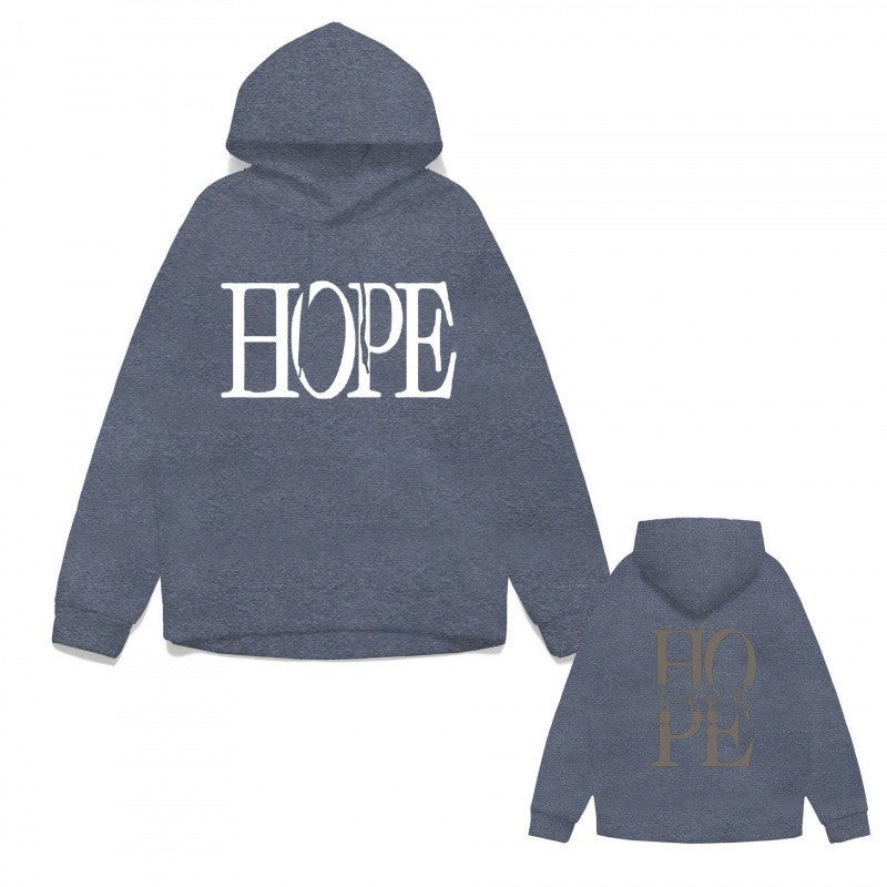 Women's hoodie with eye-catching lettering and conveniently designed kangaroo pocket Chic & Stil