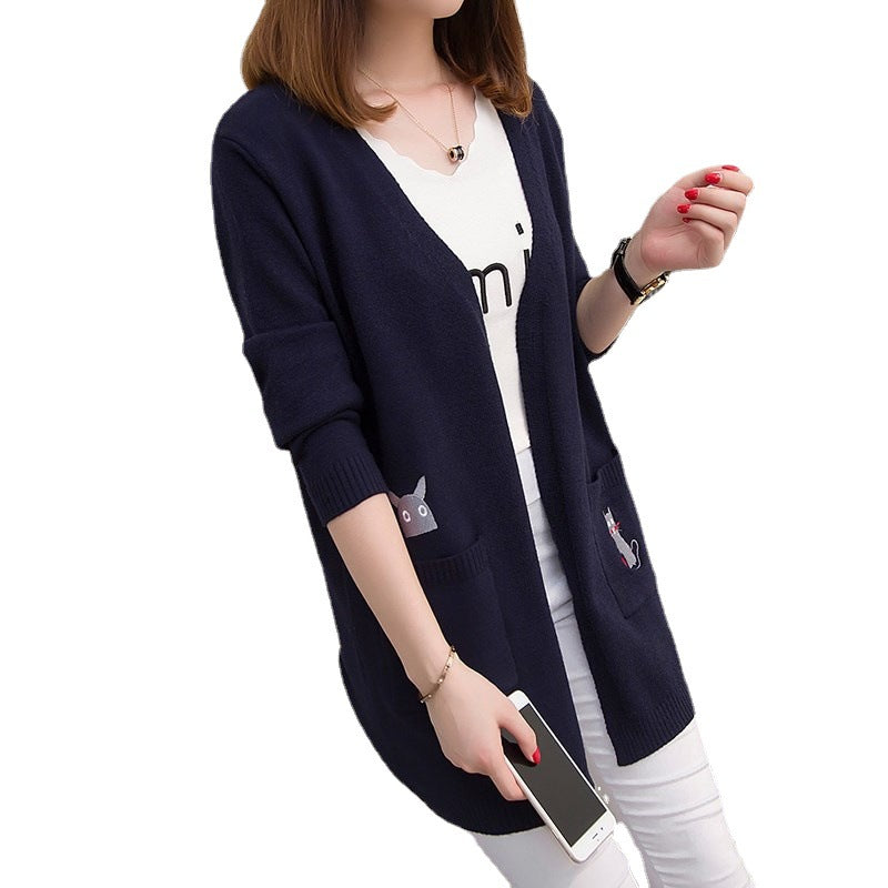 Cardigan pour femmes avec un motif de chat ludique et poches profondes Chic & Stil