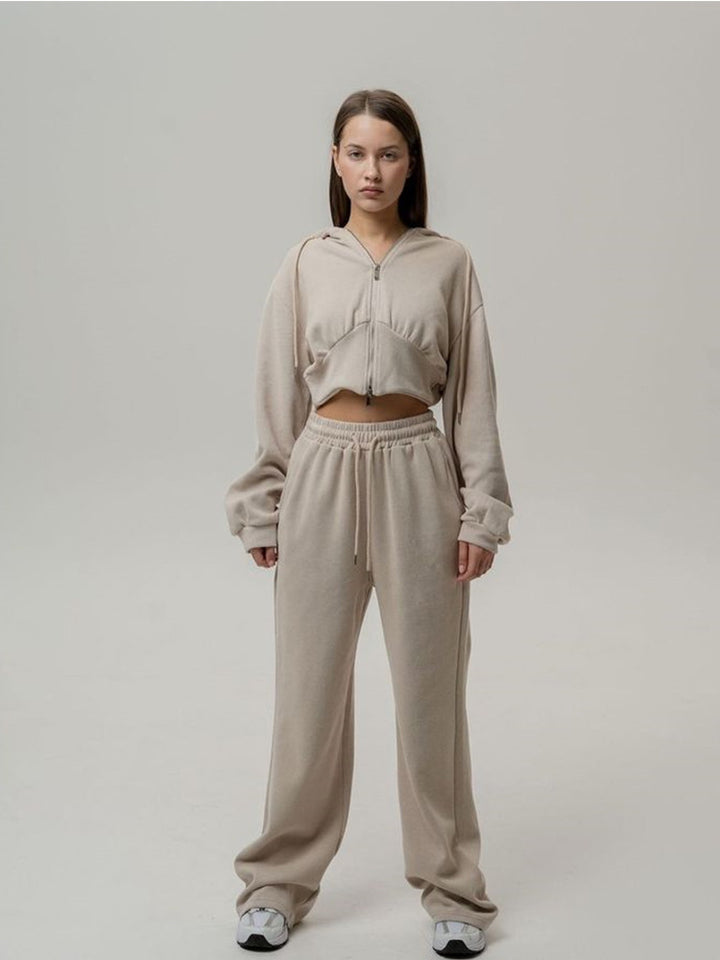 Sporty women's set with a loose fit and short top Lune London