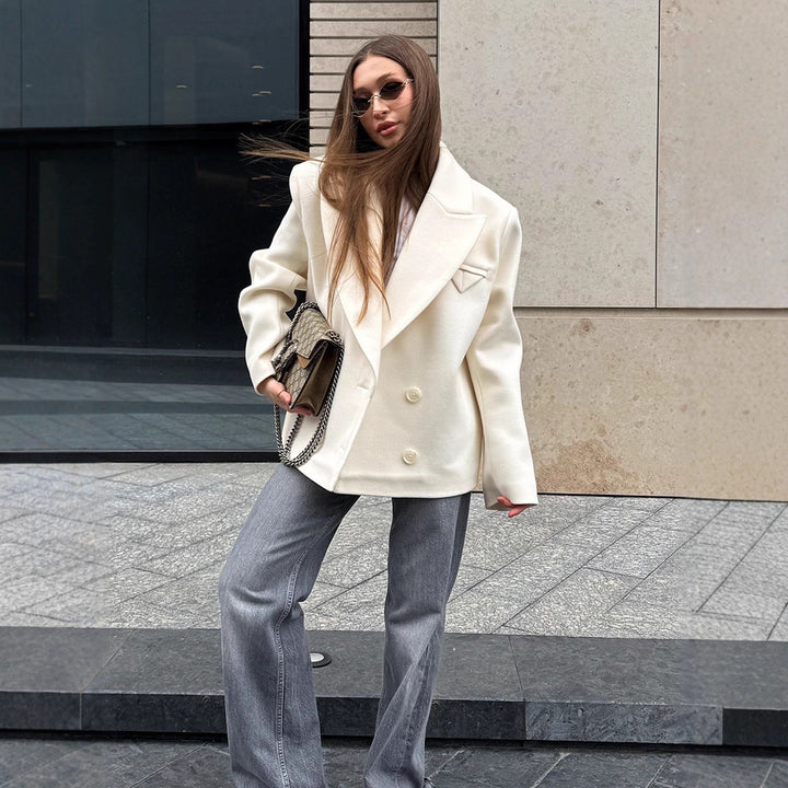 Women's Oversized Double-Breasted Short Blazer in Cocoon Cut made of Wool Blend Amarae