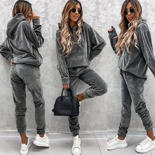 Women's cozy velvet jogging suit with hood and elastic waistband Chic & Stil