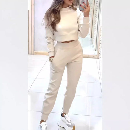 Ensemble de sport pour femmes avec crop top moderne et pantalons élastiques Chic & Stil