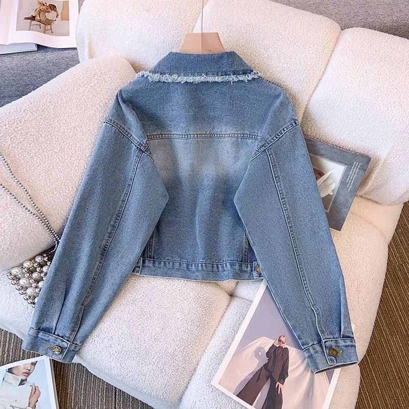 Veste en denim cropped pour femmes avec franges et détails de boutons Chic & Stil