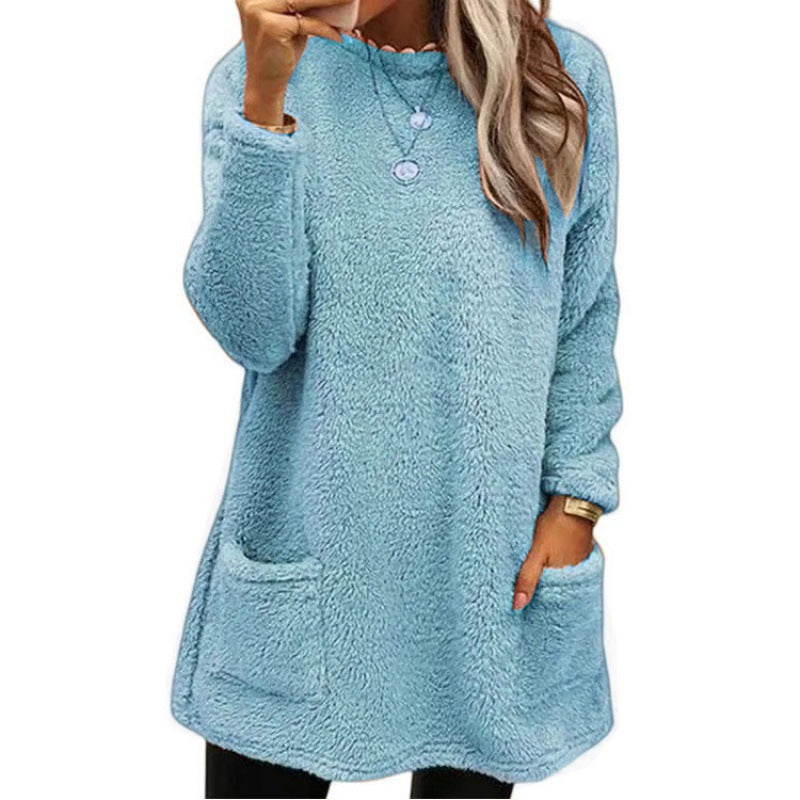 Comfortable fleece sweater for women with a loose fit and practical pockets Lune London