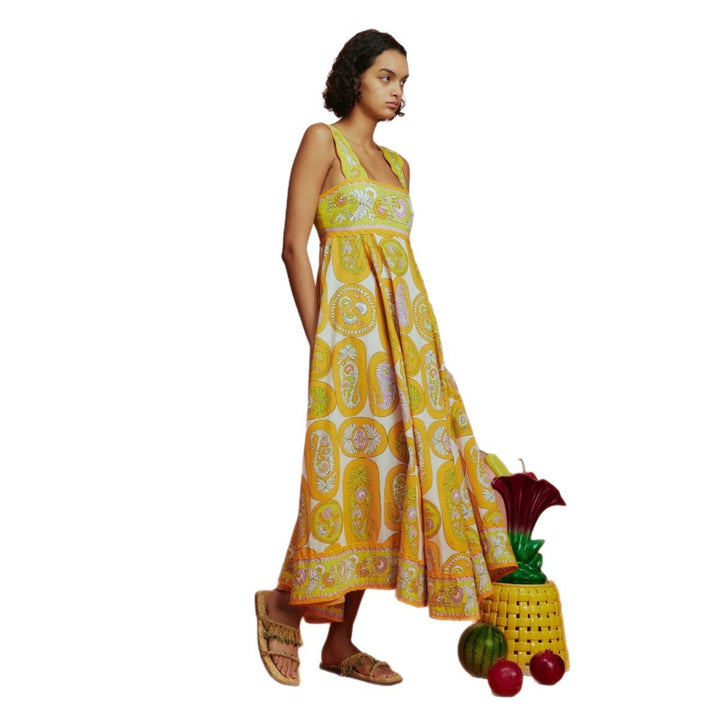 Maxi dress for women with floral pattern and chic ruffled design Chic & Stil