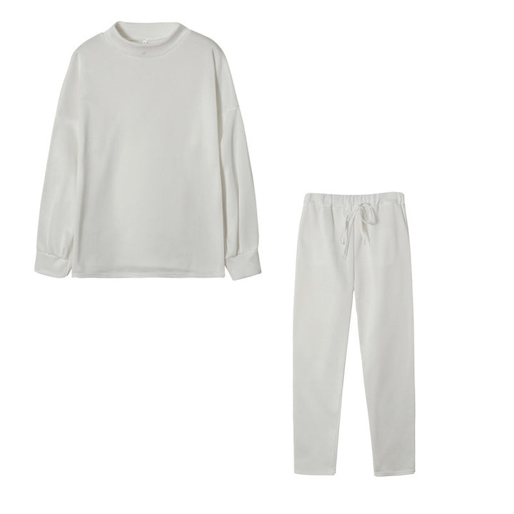 Ensemble de survêtement pour femmes avec une coupe moderne, un haut à col montant et un pantalon élastique Chic & Stil