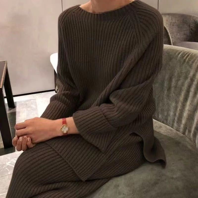 Women's knit set with a loose fit and a chic and stylish design