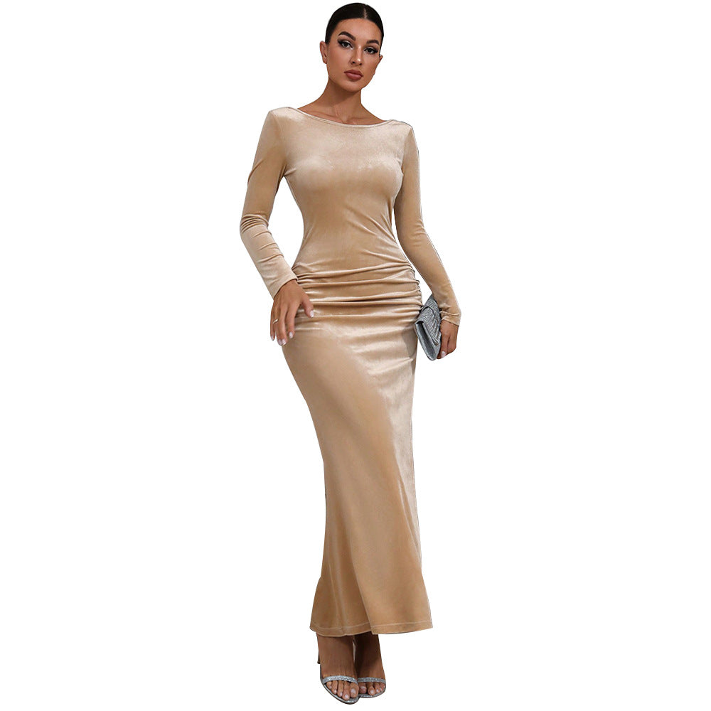 Robe maxi en velours pour femmes avec une silhouette bodycon et une fente élégante Chic & Stil