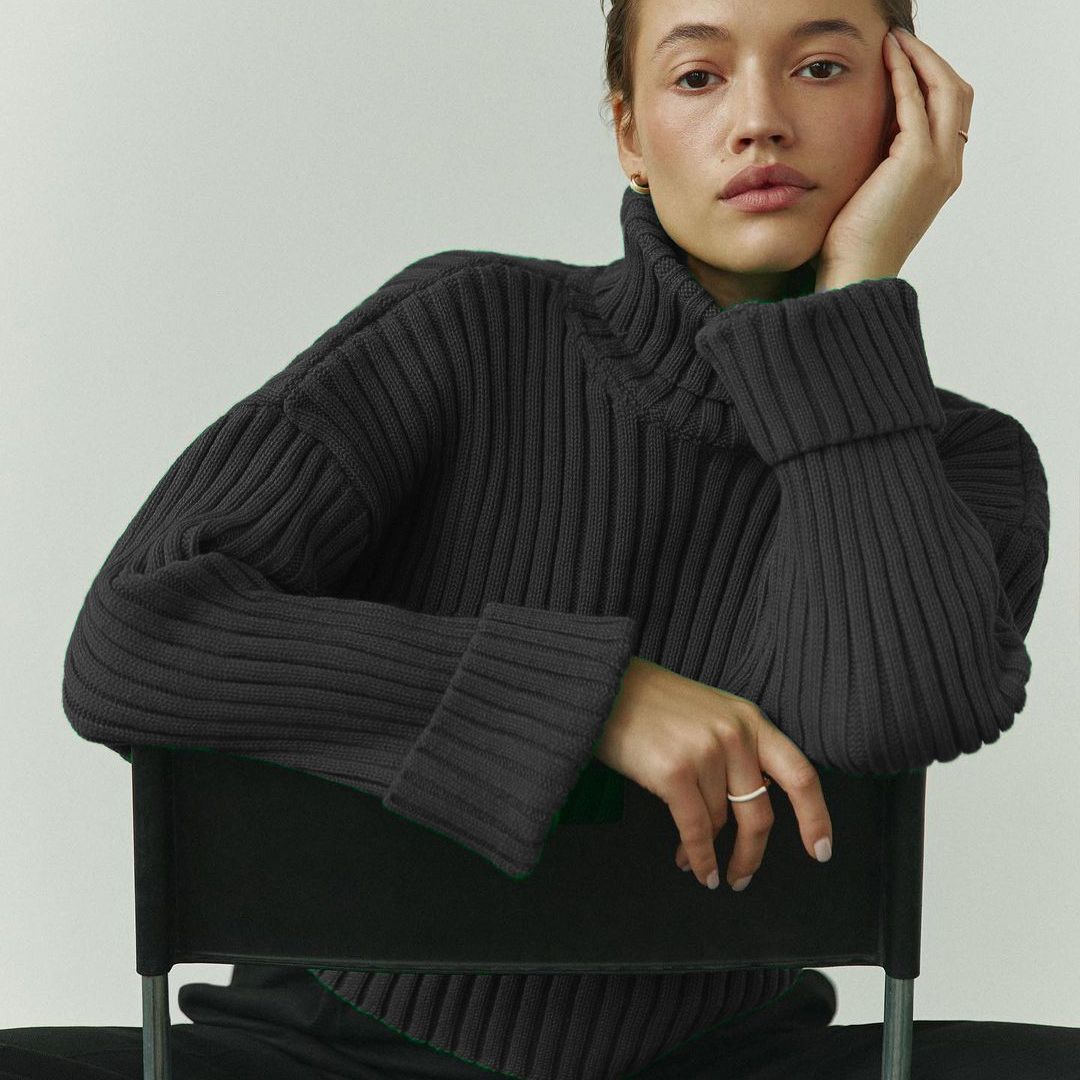Ladies Elegant Turtleneck Sweater with Textured Rib Pattern Lune London