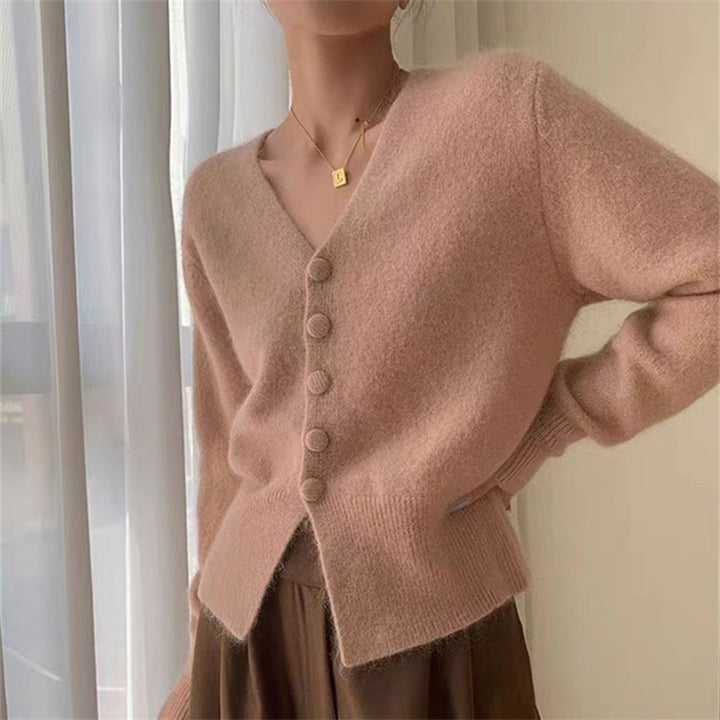 Cardigan en maille confortable pour femmes avec décolleté en V et détails de boutons Chic & Stil