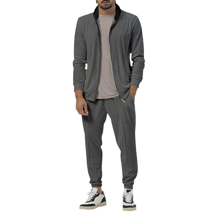 Men's sports suit with a lightweight fit and breathable function Lune London