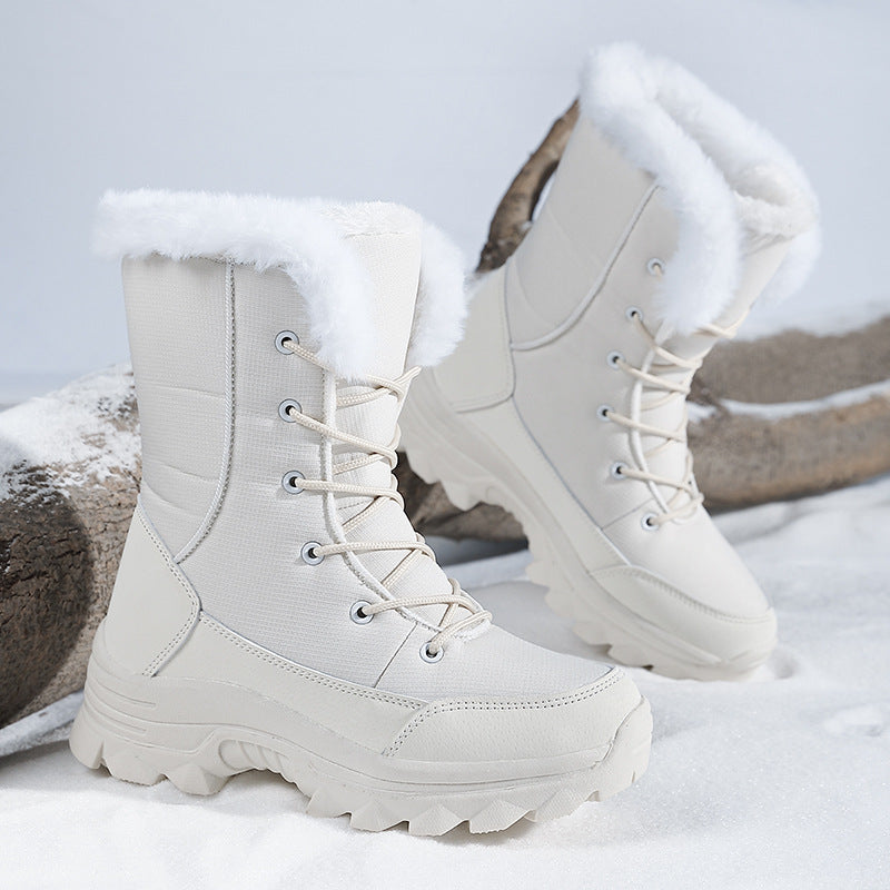 Winter boots for ladies with insulating inner lining and non-slip contoured sole Lune London