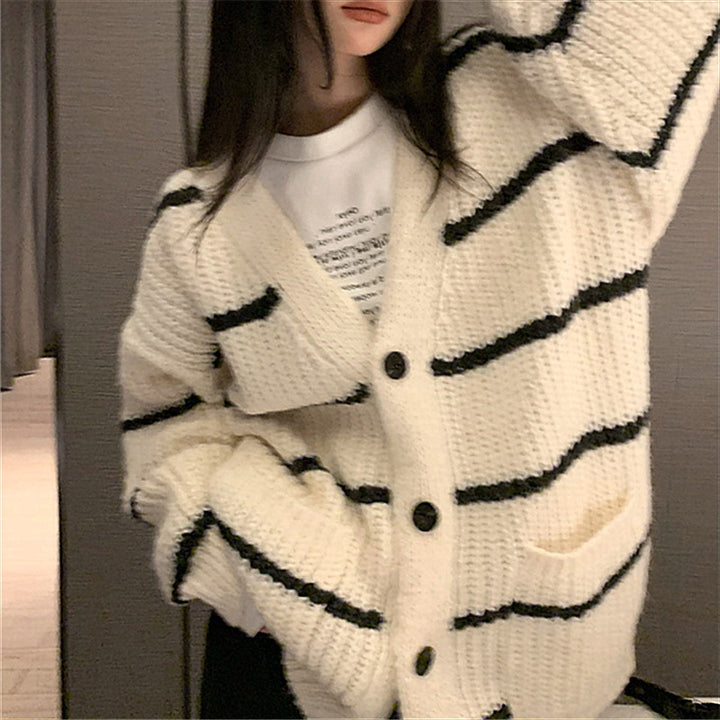 Ladies Thick Knit Cardigan with practical pockets and button closure Lune London