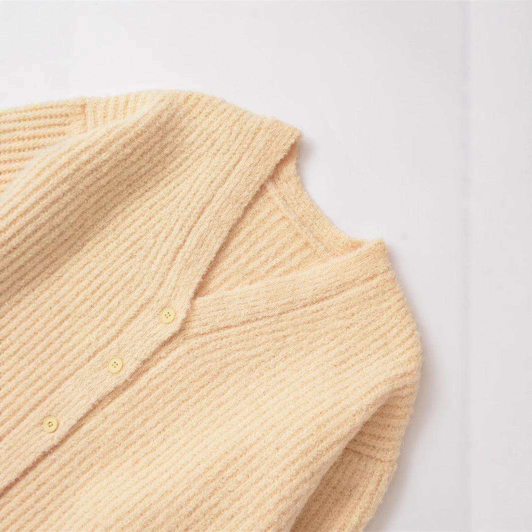 Women's cozy cardigan with V-neck and button closure Lune London