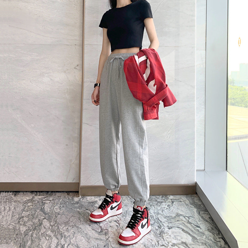 Ladies comfortable sports pants with elastic waistband and modern details Lune London