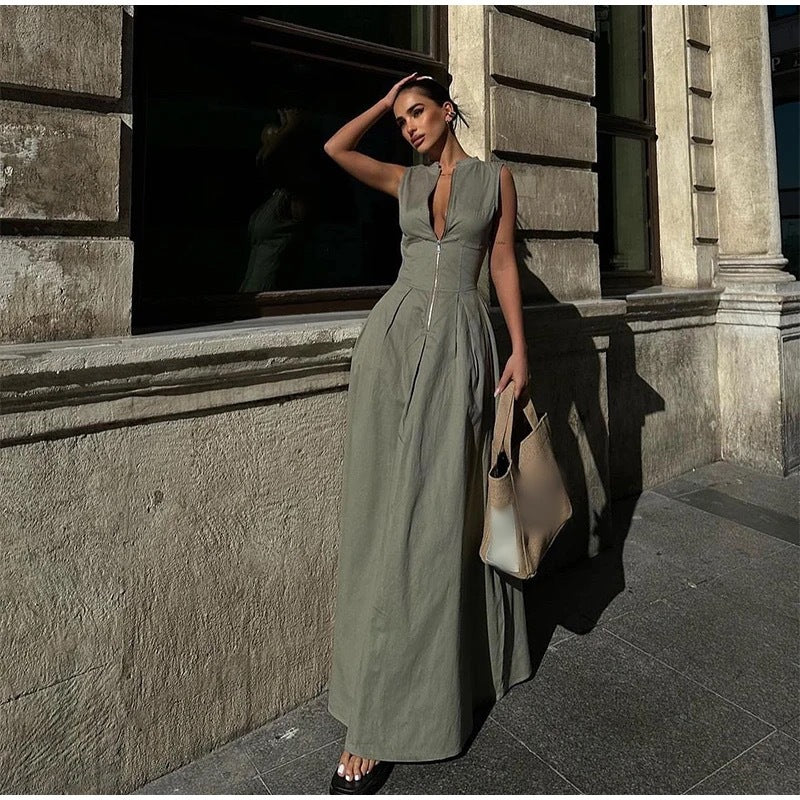 Women's maxi dress with tailored cut and elegant collar