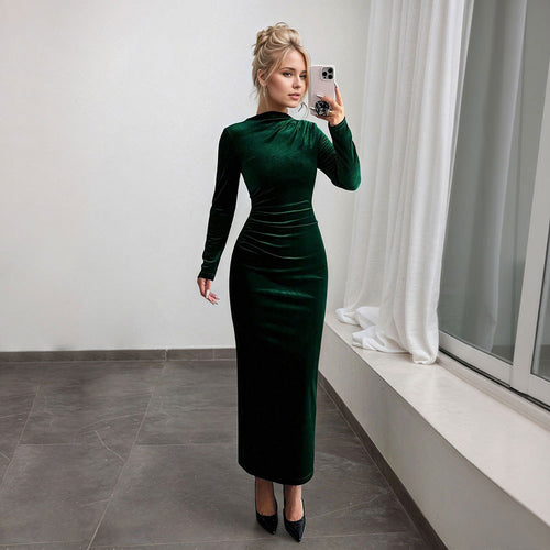 Elegant maxi dress for women with long sleeves and draped design Chic & Stil