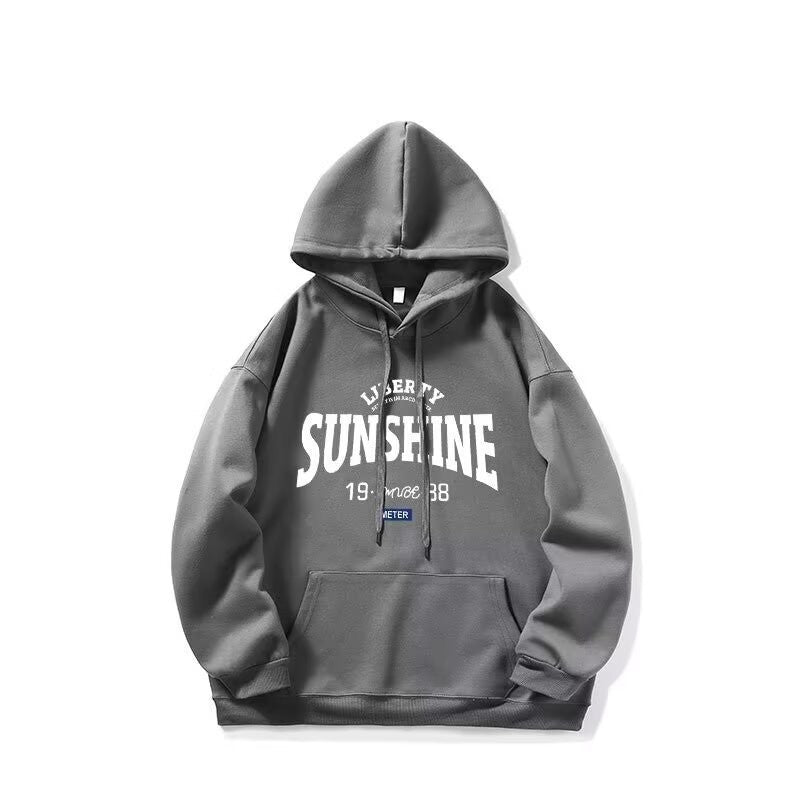 Women's hoodie with modern lettering and practical kangaroo pocket Chic & Stil