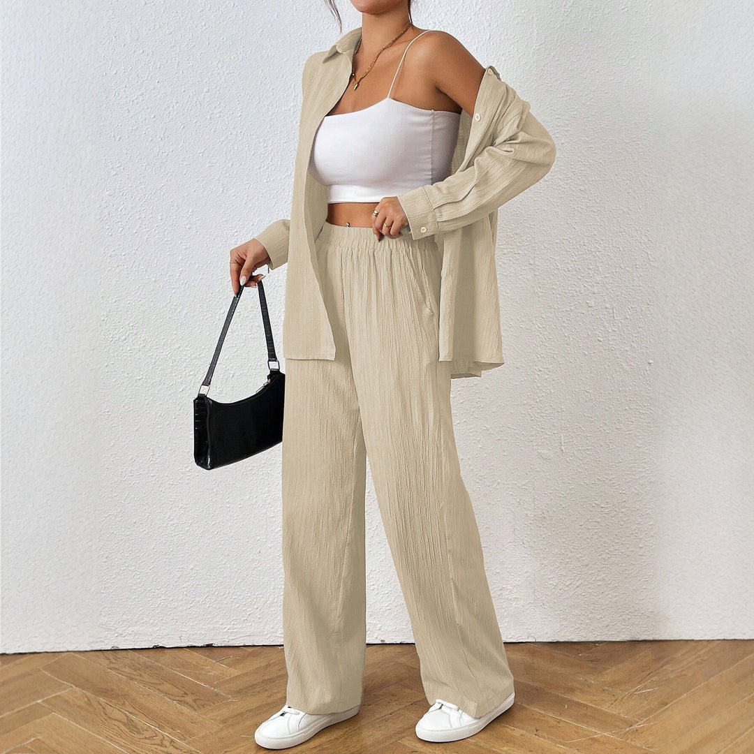 Casual women's set with fitted top and loose pants Lune London