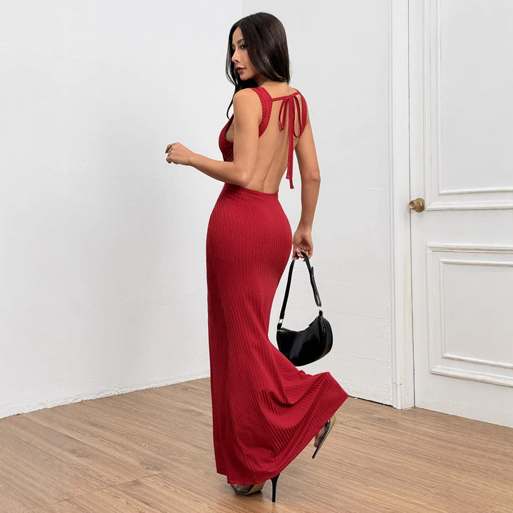 Robe maxi côtelée ajustée pour femmes avec un élégant col rond Chic & Stil