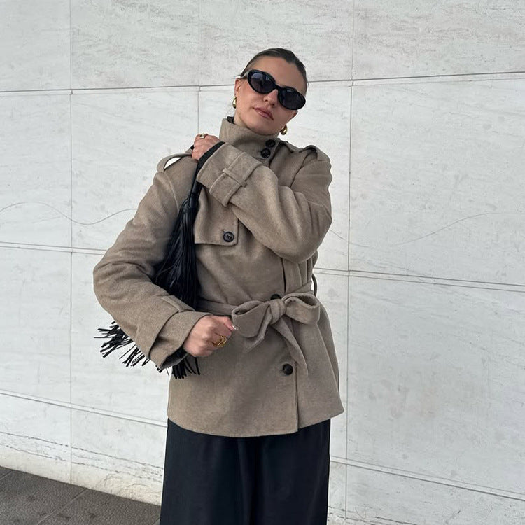 Women's short trench coat with belt and stand-up collar Amarae