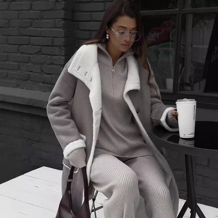 Ladies elegant and warm fleece coat with oversized cut and stylish button placket