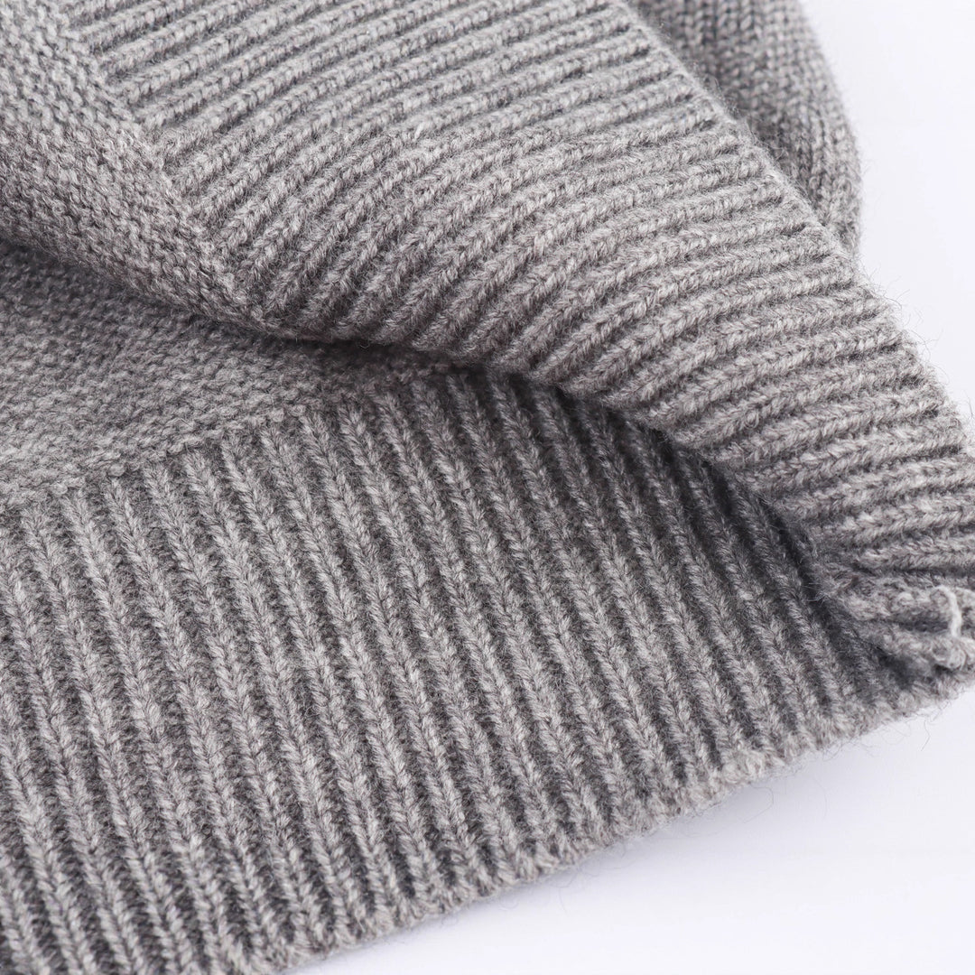 Ladies cozy knit pullover with an elegant V-neck and a decorative cut Lune London