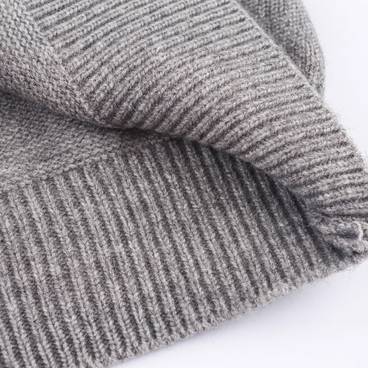 Ladies cozy knit pullover with an elegant V-neck and a decorative cut Lune London