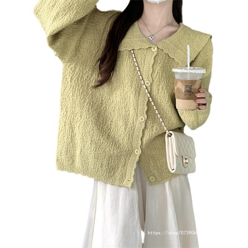 Ladies soft and structured cardigan with large collar Lune London