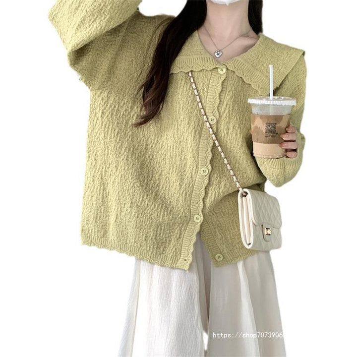 Ladies soft and structured cardigan with large collar Lune London