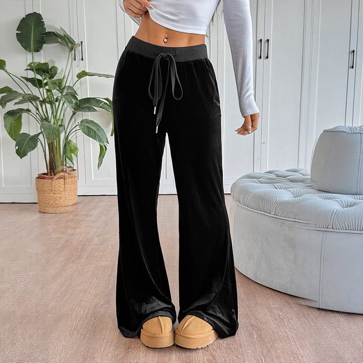 Women’s lounge pants cut comfortably in soft velvet Lune London