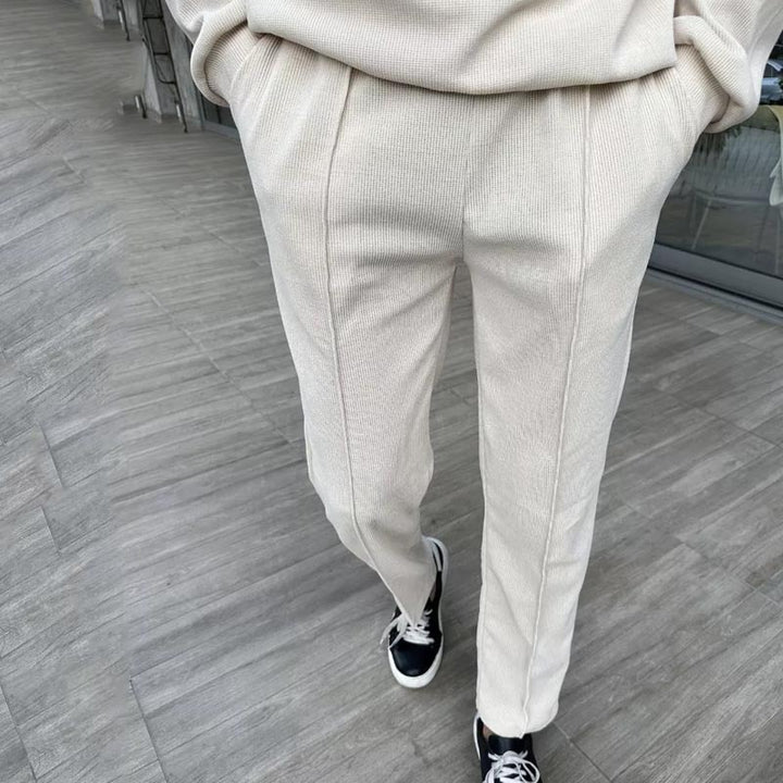 Men's loungewear set consisting of a high-quality zip-up sweater and comfortable jogger pants Lune London