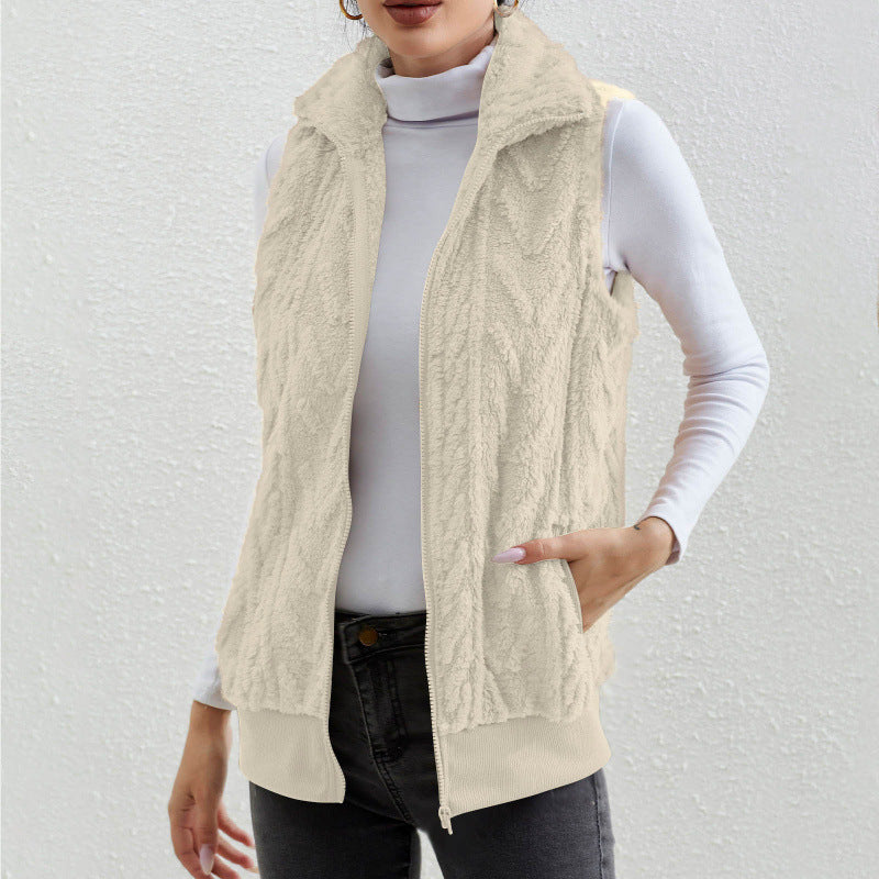 Cozy fleece jacket for women with stand-up collar and practical pockets Lune London