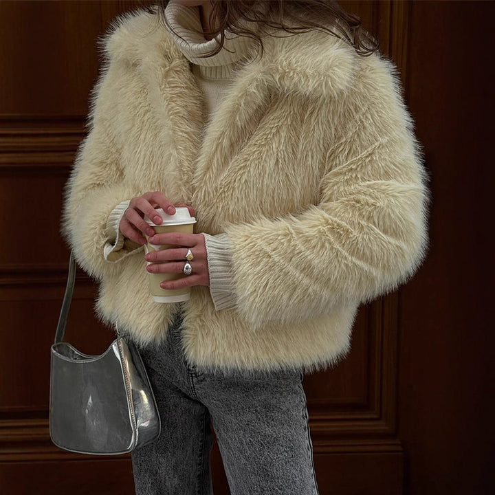 Women Short Blouson made of long-fiber synthetic fur with boxy silhouette and shawl collar Amarae