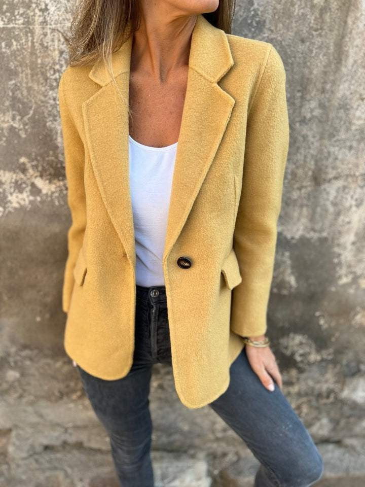 Fashionable women's blazer in soft fabric with elegant details Lune London