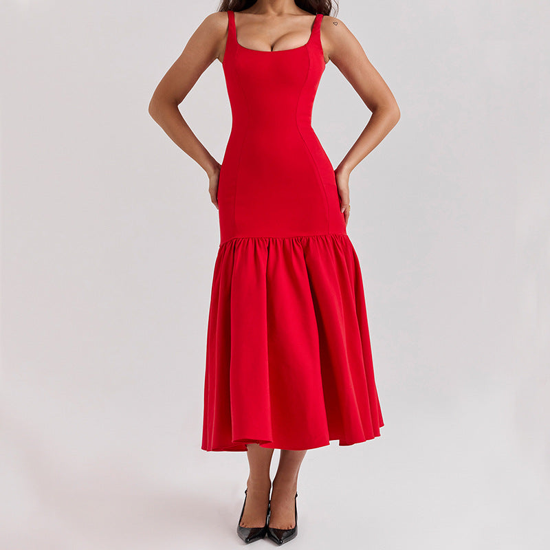 Women's maxi dress with chic waist emphasis and voluminous skirt