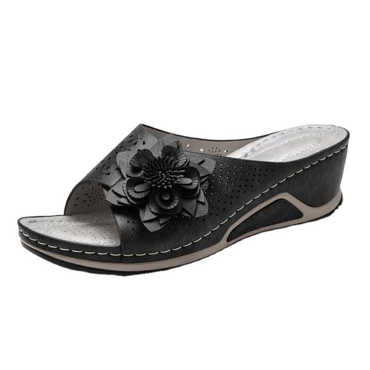 Elegant flower sandals for women with breathable upper material and comfortable sole Lune London