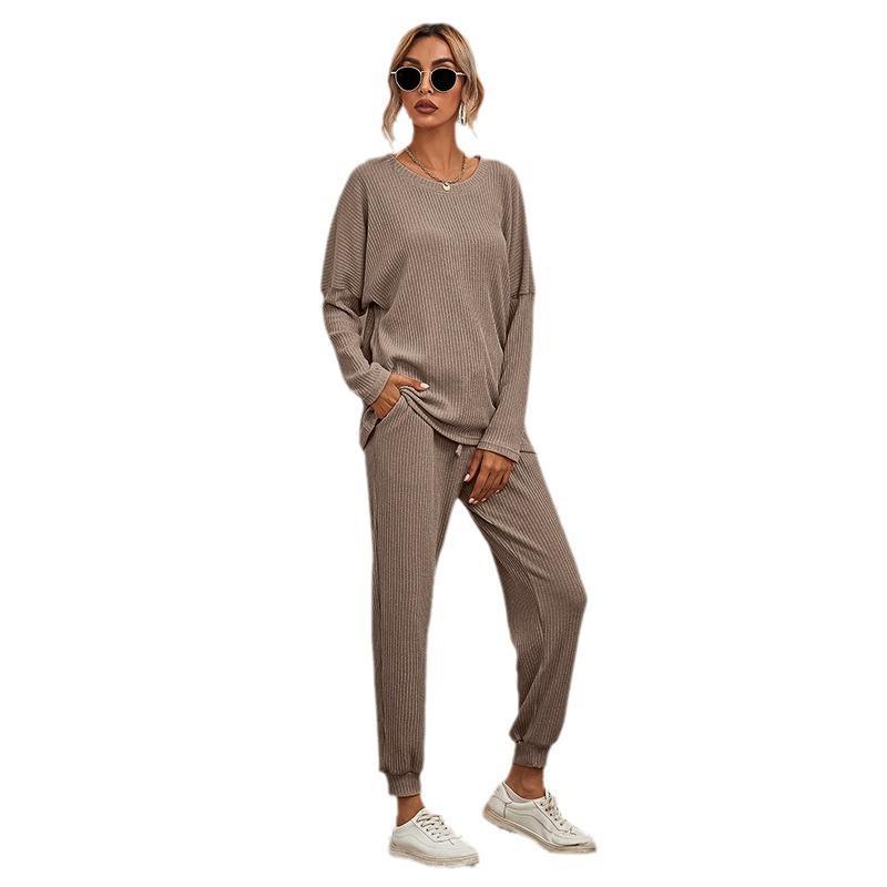 Comfortable lounge set for women with a relaxed fit and handy pockets Lune London
